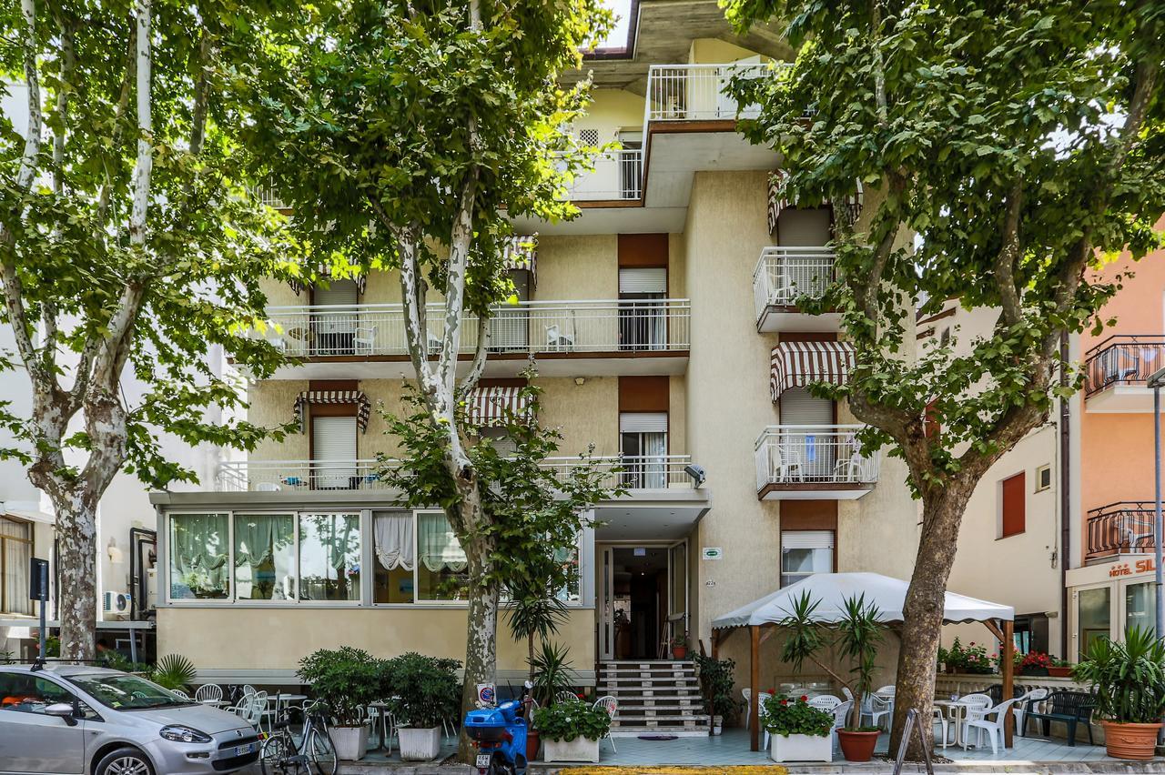 Hotel Elisabetta 2 Stelle Cattolica Exterior foto